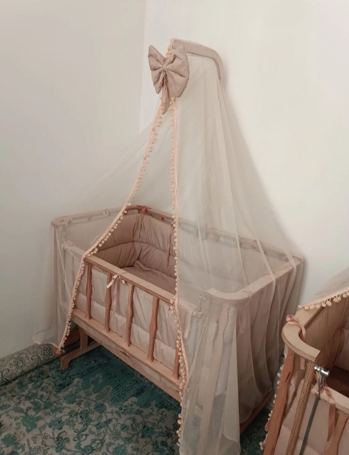 تخت نوزادی چوبی